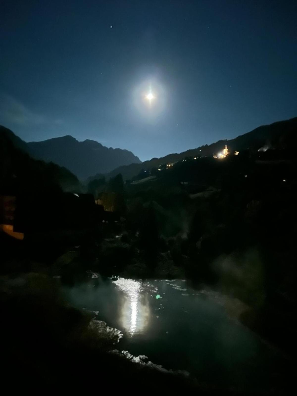The River Pearl Val d'Illiez Bagian luar foto